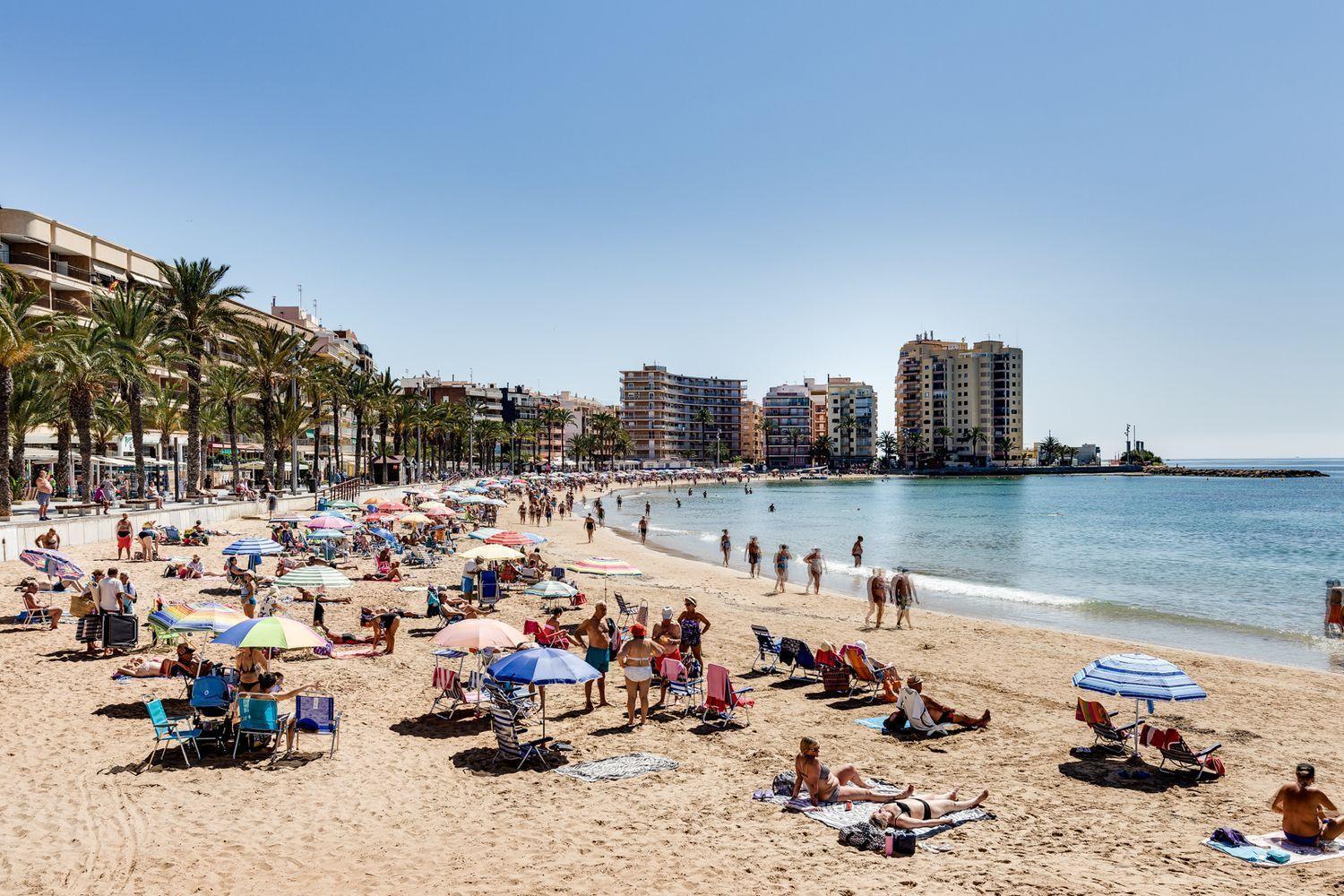 Santana -19 At With Pool, Garage And Lift Torrevieja